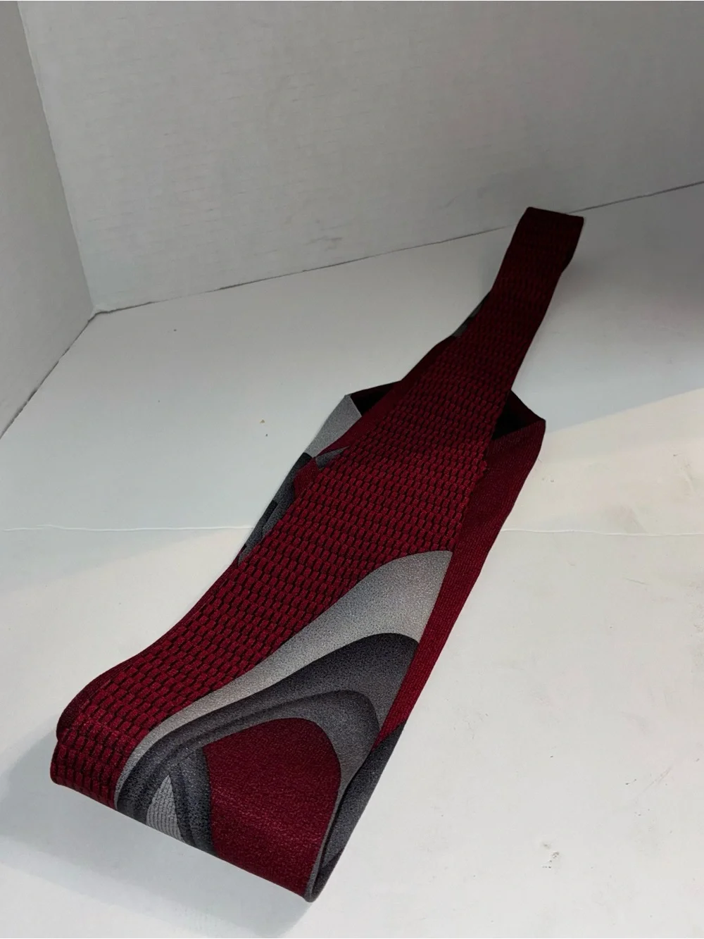Vintage Enrico Gucci Men's Burgundy and Gray Wave-Pattern Silk Tie